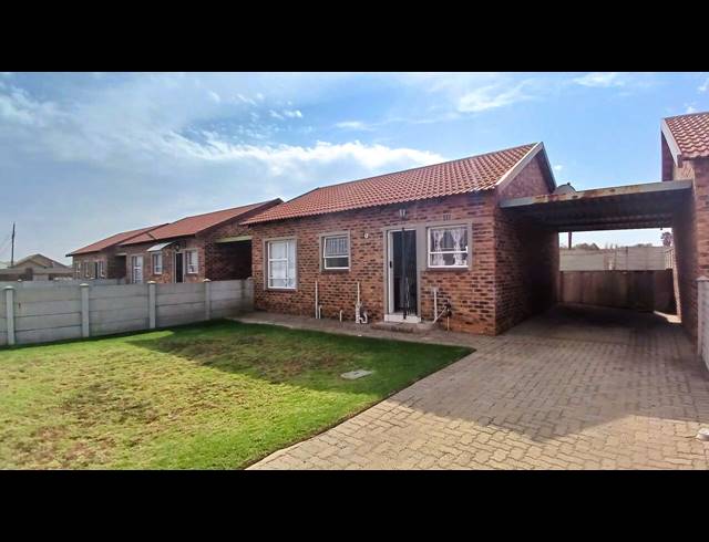 2 BEDROOM TOWNHOUSE FOR SALE IN RIVERSDALE